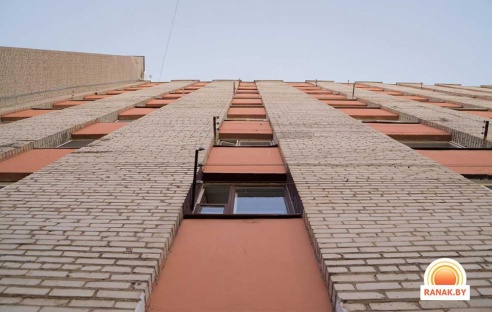 В Светлогорске девушка, выпав из окна, разбилась насмерть