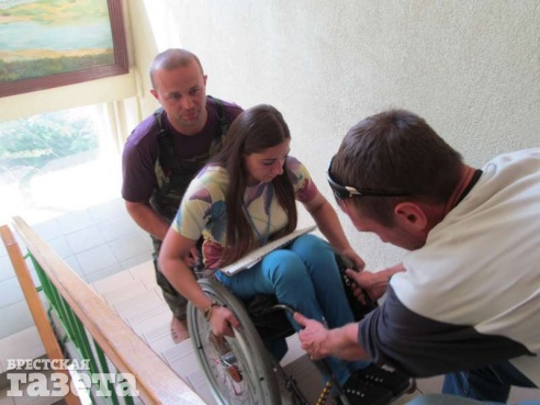 Водителей брестских автобусов обучали правильно помогать инвалидам-колясочникам