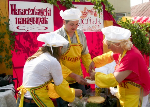 У Паставах прайшоў ХVIII Міжнародны фестываль народнай музыкі “Звіняць цымбалы і гармонік” (+шмат фота)