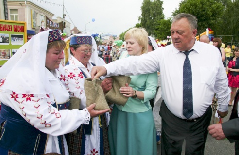 У Паставах прайшоў ХVIII Міжнародны фестываль народнай музыкі “Звіняць цымбалы і гармонік” (+шмат фота)