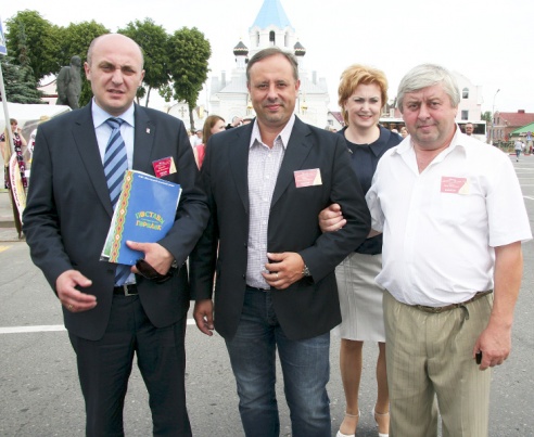 У Паставах прайшоў ХVIII Міжнародны фестываль народнай музыкі “Звіняць цымбалы і гармонік” (+шмат фота)