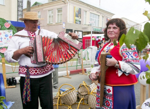 У Паставах прайшоў ХVIII Міжнародны фестываль народнай музыкі “Звіняць цымбалы і гармонік” (+шмат фота)