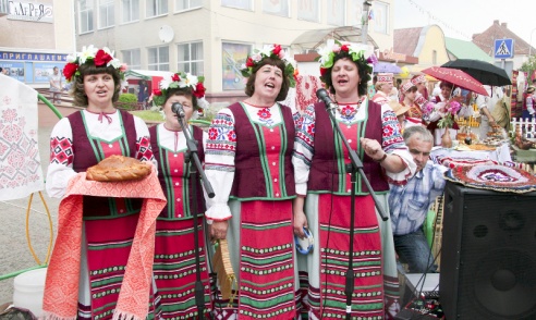 У Паставах прайшоў ХVIII Міжнародны фестываль народнай музыкі “Звіняць цымбалы і гармонік” (+шмат фота)