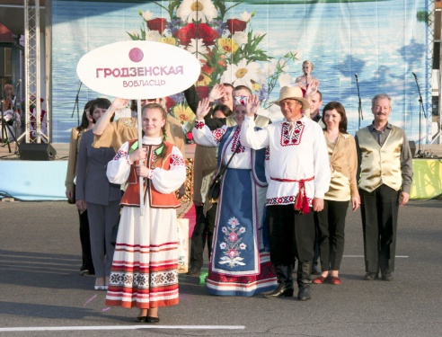 У Паставах прайшоў ХVIII Міжнародны фестываль народнай музыкі “Звіняць цымбалы і гармонік” (+шмат фота)