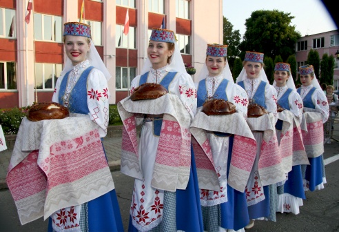 У Паставах прайшоў ХVIII Міжнародны фестываль народнай музыкі “Звіняць цымбалы і гармонік” (+шмат фота)