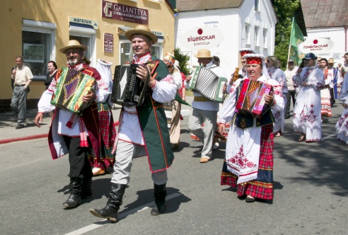 У Паставах прайшоў ХVIII Міжнародны фестываль народнай музыкі “Звіняць цымбалы і гармонік” (+шмат фота)