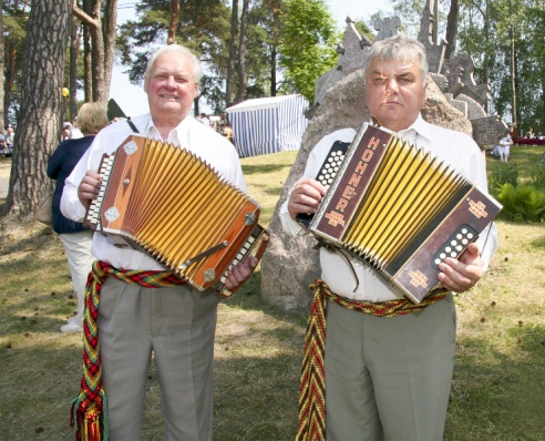 У Паставах прайшоў ХVIII Міжнародны фестываль народнай музыкі “Звіняць цымбалы і гармонік” (+шмат фота)