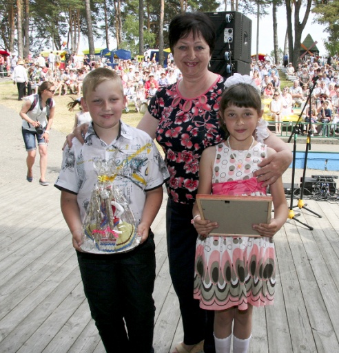 У Паставах прайшоў ХVIII Міжнародны фестываль народнай музыкі “Звіняць цымбалы і гармонік” (+шмат фота)