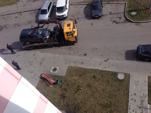 Почему «Джип Чероки» въехал в стену многоэтажки на Сельмаше установить не удалось, уголовное дело закрыто