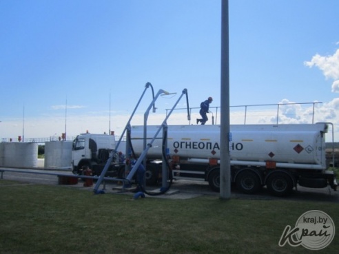 Вилейские спасатели «тушили» бензовоз на складах нефтепродуктов (ФОТО)