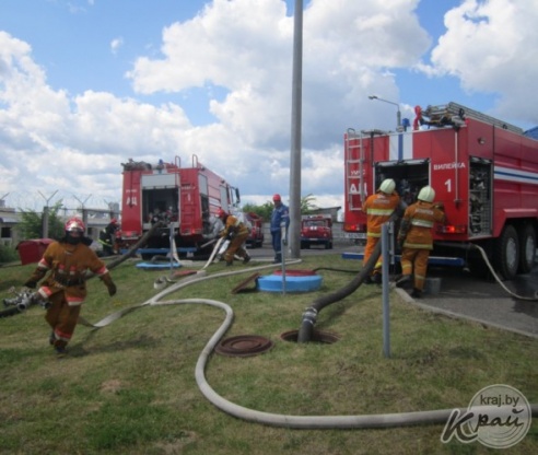Вилейские спасатели «тушили» бензовоз на складах нефтепродуктов (ФОТО)