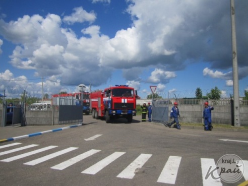 Вилейские спасатели «тушили» бензовоз на складах нефтепродуктов (ФОТО)