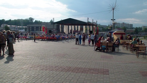 В центре гуляли медики