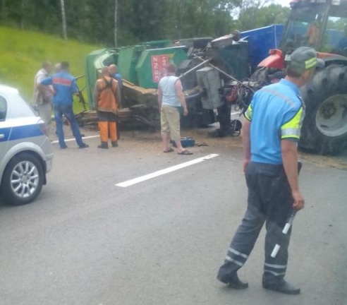 Рядом со Слонимом фура врезалась в трактор