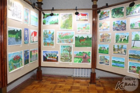 Архитектурные пейзажи Вилейщины и композиции, посвященные Огинскому. В Вилейке завершился пленэр юных художников (ФОТО)