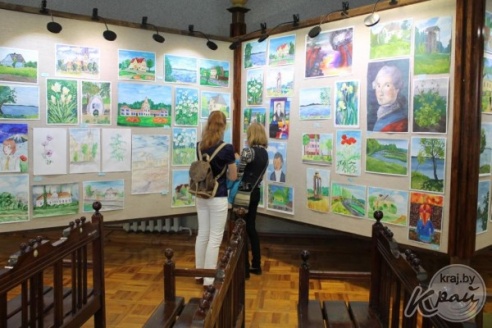Архитектурные пейзажи Вилейщины и композиции, посвященные Огинскому. В Вилейке завершился пленэр юных художников (ФОТО)
