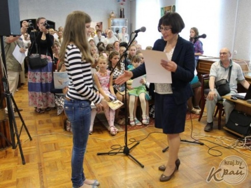 Архитектурные пейзажи Вилейщины и композиции, посвященные Огинскому. В Вилейке завершился пленэр юных художников (ФОТО)