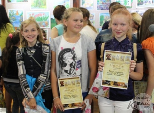 Архитектурные пейзажи Вилейщины и композиции, посвященные Огинскому. В Вилейке завершился пленэр юных художников (ФОТО)