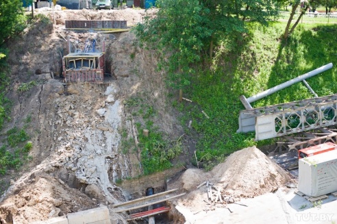 В центральном парке Гомеля строят новый мост и удлиняют набережную Сожа