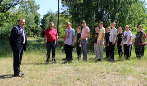 Военно-патриотический лагерь на территории бывшей Шеметовской школы.