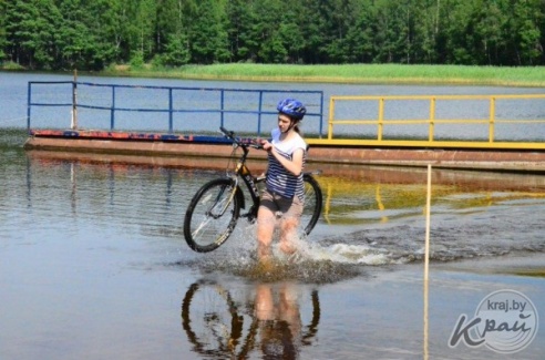 На турслете в Глубокском районе ели на скорость сгущенку и соревновались в четверотлоне (ФОТО)