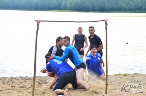 На турслете в Глубокском районе ели на скорость сгущенку и соревновались в четверотлоне (ФОТО)