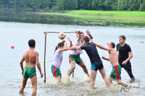 На турслете в Глубокском районе ели на скорость сгущенку и соревновались в четверотлоне (ФОТО)
