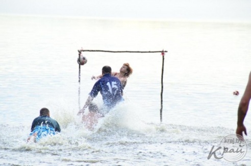 На турслете в Глубокском районе ели на скорость сгущенку и соревновались в четверотлоне (ФОТО)