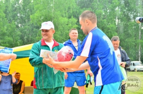 На турслете в Глубокском районе ели на скорость сгущенку и соревновались в четверотлоне (ФОТО)