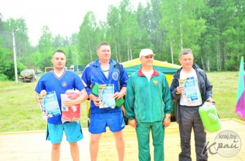 На турслете в Глубокском районе ели на скорость сгущенку и соревновались в четверотлоне (ФОТО)