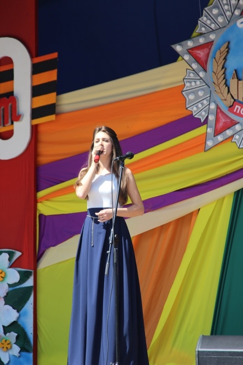 Алена Боровская. Девушка, которая поет