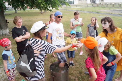 Жители деревни Хидры провели мероприятие посвящённое приключениям Джека Воробья.