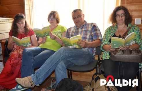 Прэзентацыя першай кнігі барда і паэткі Марыі Новікавай „Паверу ў цуды” адбылася ў Глыбокім (ФОТА)