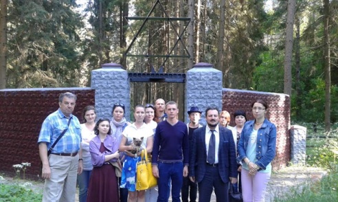 Дому Колодеева в Борисове подарили Тору с комментариями в современном издании