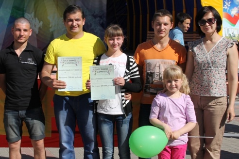 В День молодежи в жодинском парке метали обувь