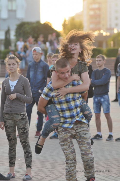 В воскресенье на площади Ленина молодежь Бобруйска отмечала свой праздник – День молодежи. Видео