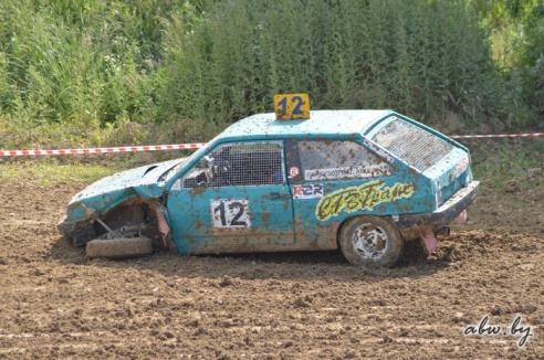Автокросс со множеством аварий
