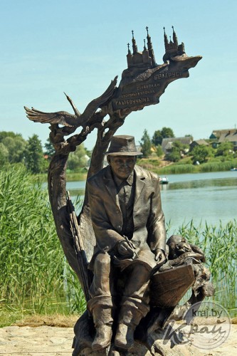 ФОТО- и ВИДЕОФАКТ: В Глубоком открыли скульптуру «Дзед-глыбачанiн» в честь историка и краеведа Александра Соболевского