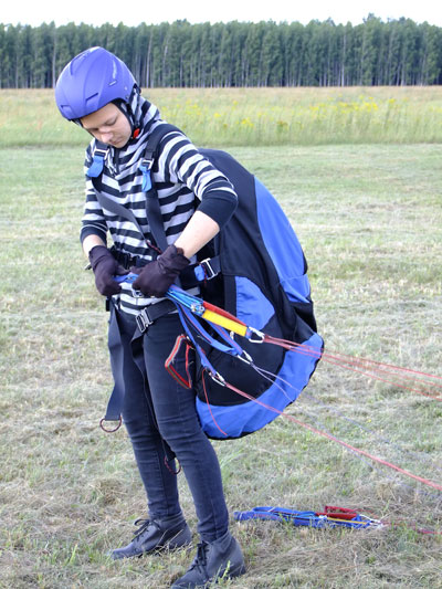 В Гомеле молодёжь учат летать на парапланах