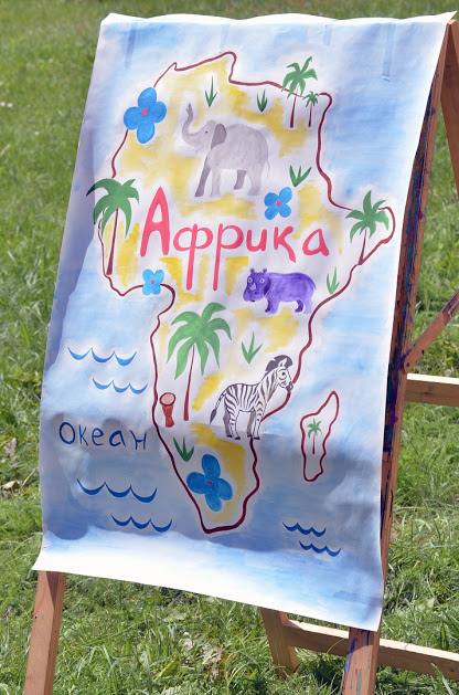 Вход только с детьми: в Гомеле открыли европейскую лужайку для музыкальных пикников (фото)