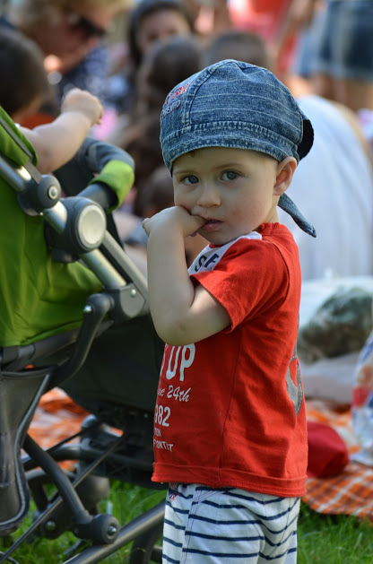 Вход только с детьми: в Гомеле открыли европейскую лужайку для музыкальных пикников (фото)