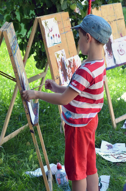 Вход только с детьми: в Гомеле открыли европейскую лужайку для музыкальных пикников (фото)