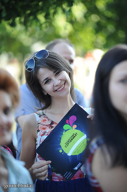 Женщинам в Гомеле напомнили, что их день — не только 8-е марта Женщинам в Гомеле напомнили, что их день — не только 8-е марта