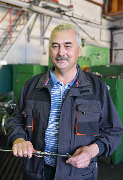 Почему современные вагоны не уступают самолётам, а на ВСЗ люди приходят работать на всю жизнь. Опытные вагоностроители рассказали о рабочих буднях