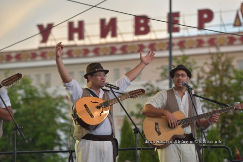 Концерт коллективов фестиваля «Венок дружбы», фейерверк и лазерное шоу в Бобруйске!