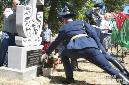 В Бресте открыли памятный знак воинам-армянам