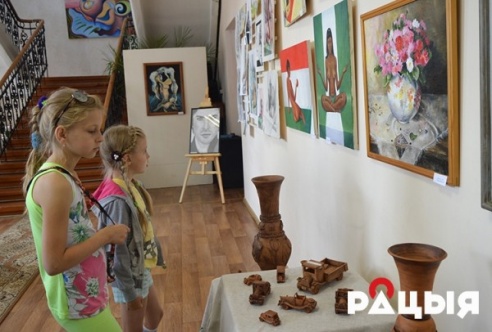 Пейзажы, партрэты, нацюрморты можна ўбачыць на выставе "На творчай хвалі" ў Глыбокім (ФОТА)