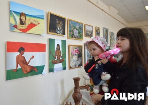 Пейзажы, партрэты, нацюрморты можна ўбачыць на выставе "На творчай хвалі" ў Глыбокім (ФОТА)