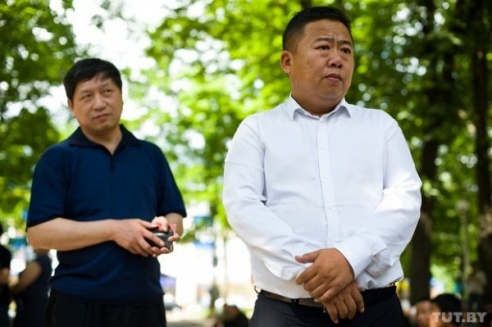 В Гомельской области 200 китайских рабочих устроили марш протеста из-за невыплаты зарплаты (ФОТО)