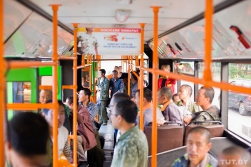 В Гомельской области 200 китайских рабочих устроили марш протеста из-за невыплаты зарплаты (ФОТО)